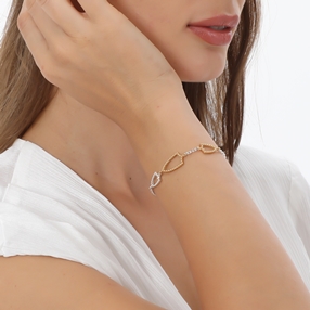 Vivid Symmetries silver chain bracelet with shield motifs-