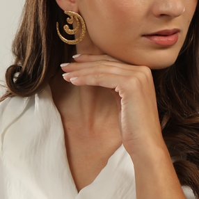Wavy Flair medium gold plated studs with wavy motif-
