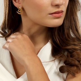 Wavy Flair small gold plated studs with wavy motif-