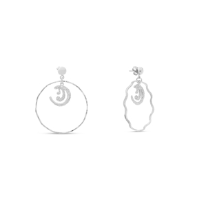 Wavy Flair dangle silver earrings with wavy motif-