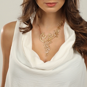 Wavy Flair short gold plated necklace with wavy motifs pattern-