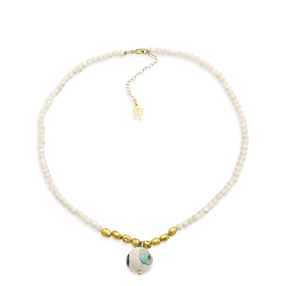 Memory Beat short white-gold pearl necklace with bead-